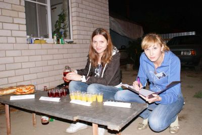 Джозелла и Мисс Дюран контрабандистки)