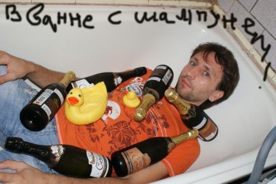 Ещё на 1 задании искупали Пашку в Шампанском