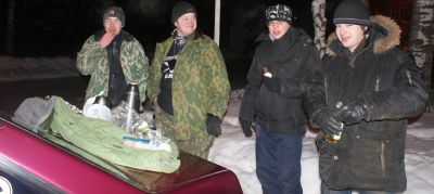 Настоящая банда)) ;-) Громко хрумкали, чем вытащили нас из машины на улицу))