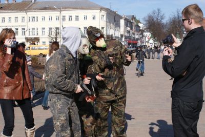 Флэшмоб в центре) для Полиса в Каллаже