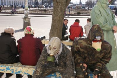 Втираемся к доверчивым бабушкам что бы узнать гед же есть метро!