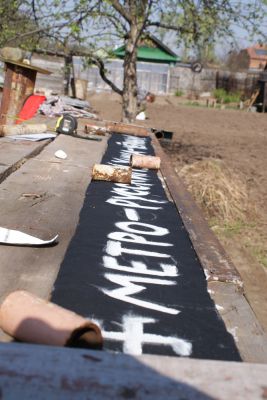 Рисовала 4 часа все эти лозунги)оказалось долго и нудно((
