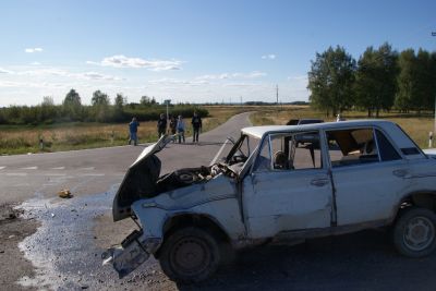 3 пьяных на 2106 без номеров выехали на главную дорогу и вьехали в аудюху. Все живы слава Богу.