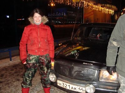 Интересная машина: она же волга, она же мерседес :)