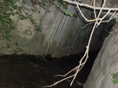 грот. где черная речка впадает под землю. лощарыыыы