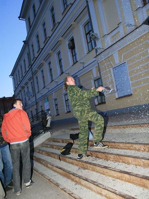 Брызги шампуня и День России закончилсо...