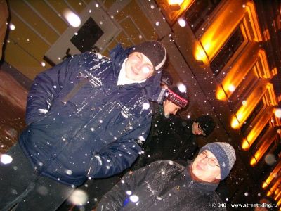 Холодно, однако, и спать охото...