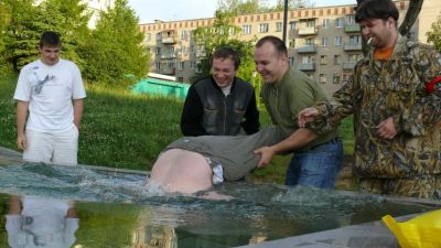 Меня засосало...тащите заноги.....буль-буль-буль....