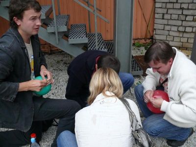 Надувай, заматывай, запихивай, засовывай...вобщем чтобы не разбилось...