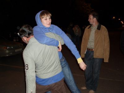 и поташил...