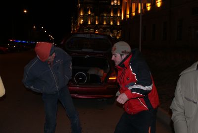 ОТТО ТАНЦУЮТ под музыку из машины команды D.RULEZzz..!