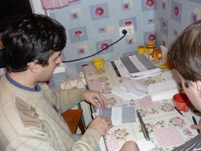 Упаковка конвертов с подсказками