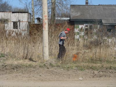 Чертик тушит травку, от которой мы устроили пожжар